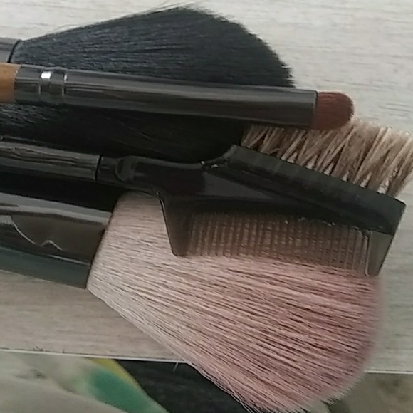 Clean z'oreya make-up brushes - Picture 1 of 1